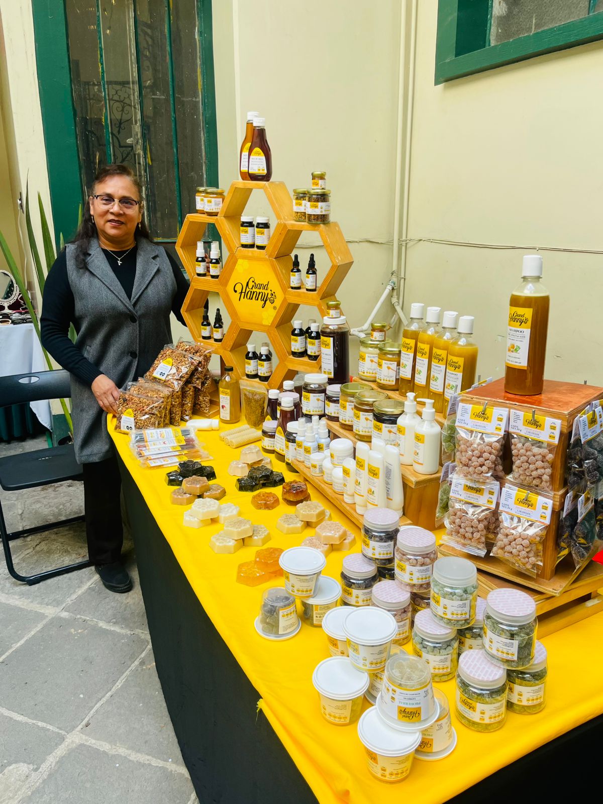 Montaje del mercado en Casa de los Ángeles